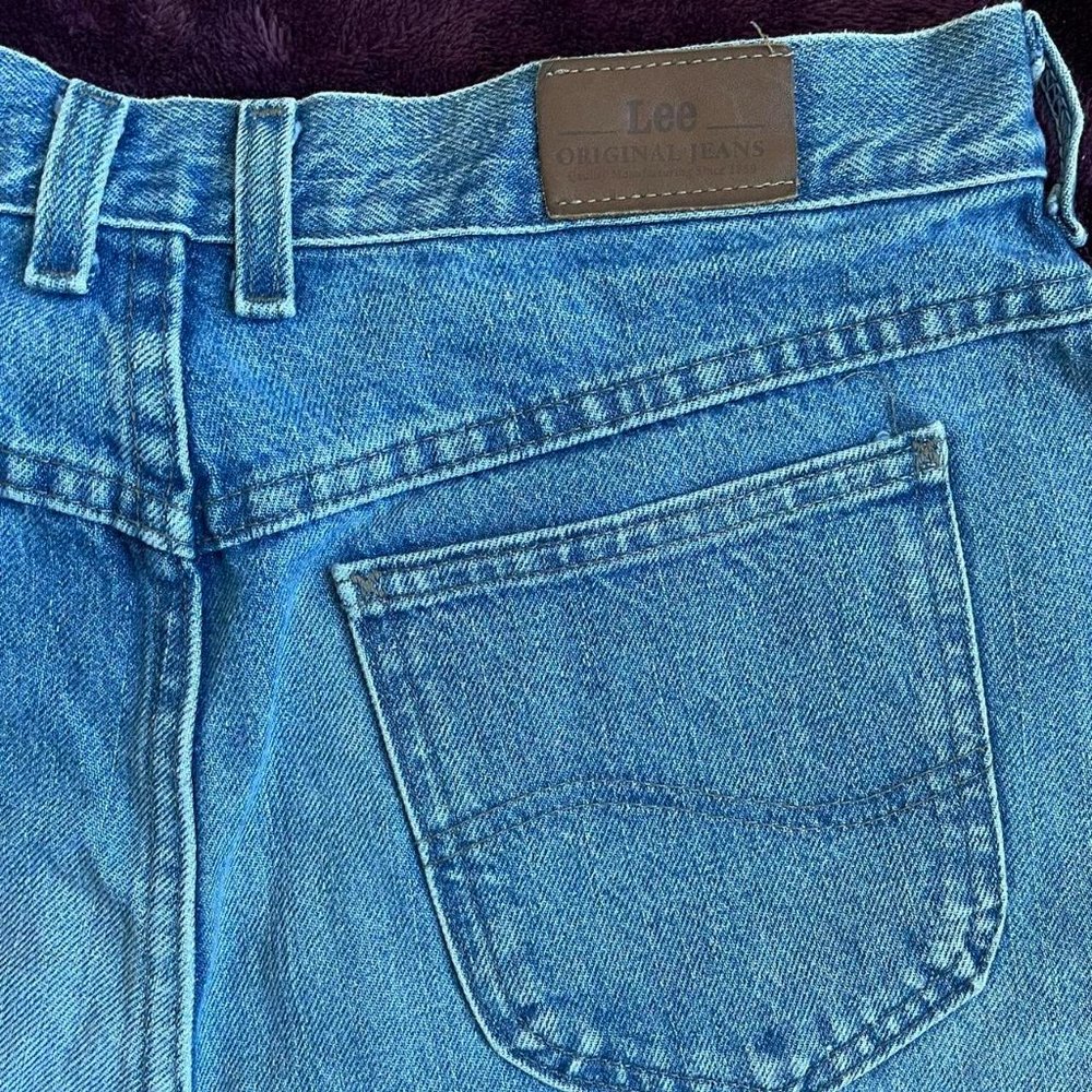 vintage high waisted, classic medium wash Lee denim jeans - Picture 3 of 4